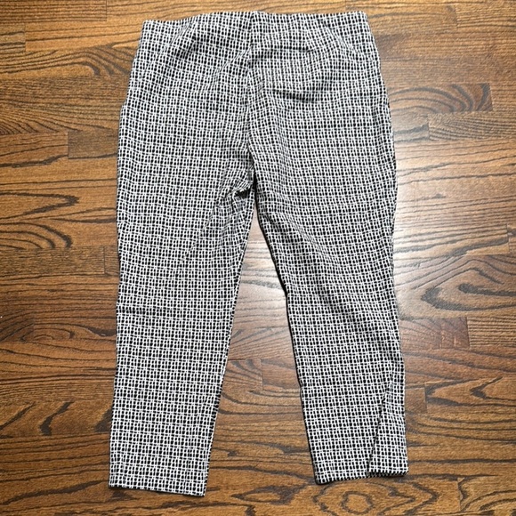 Chico's Black and White Casual Bottoms with Classic Pattern. Size L (2.5) - Picture 3 of 3